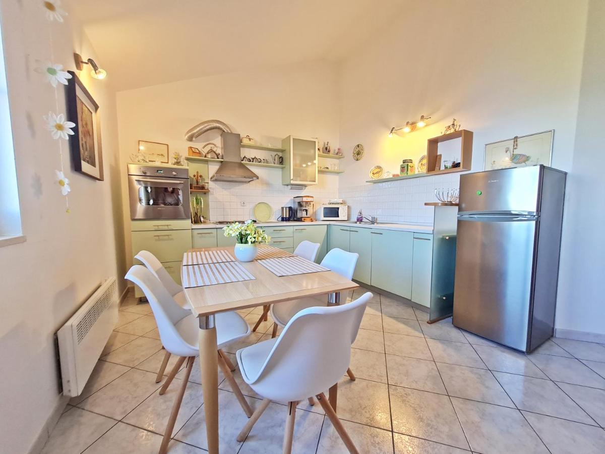 אומיס Apartment Ivana Borak מראה חיצוני תמונה
