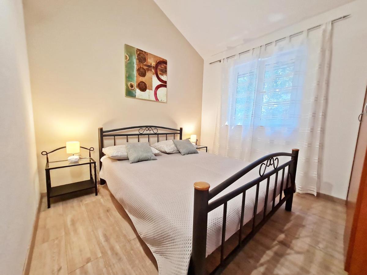 אומיס Apartment Ivana Borak מראה חיצוני תמונה