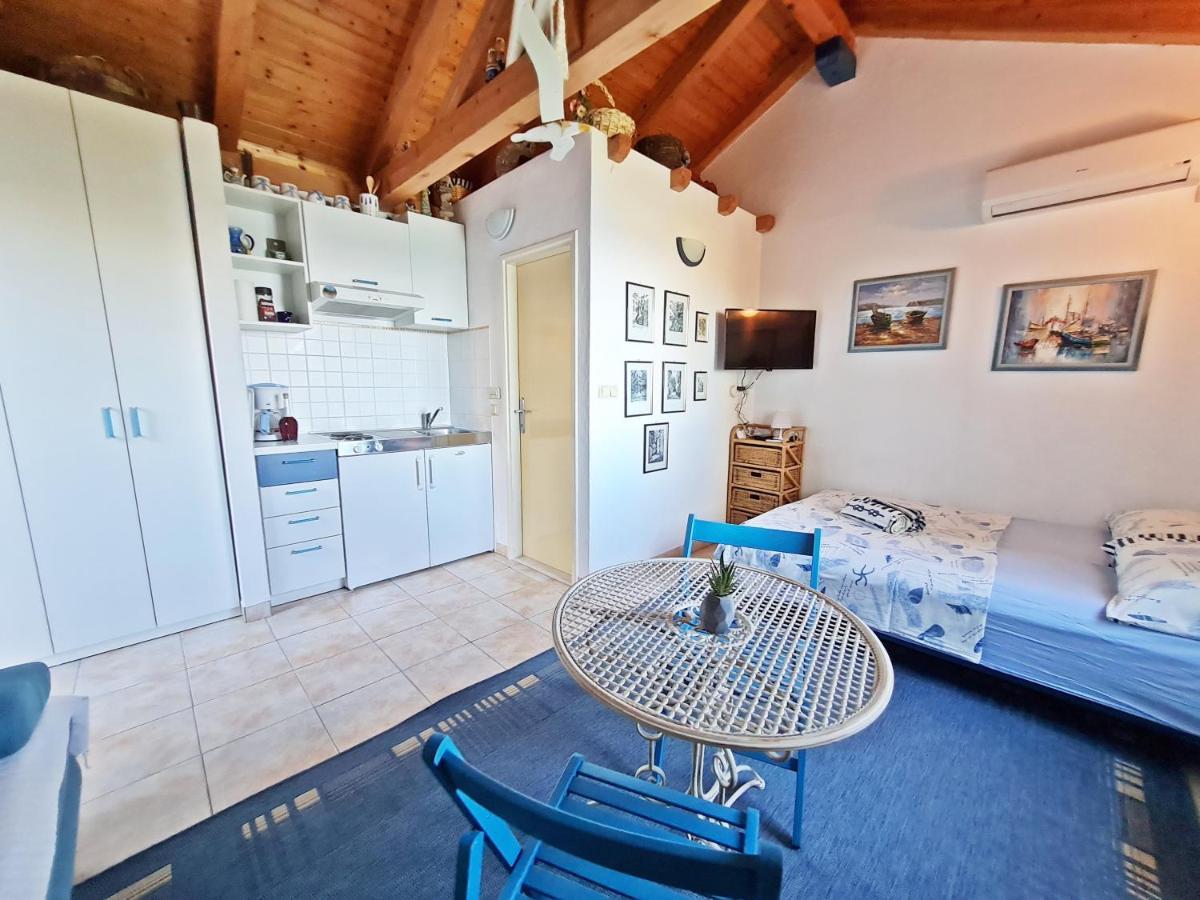 אומיס Apartment Ivana Borak מראה חיצוני תמונה