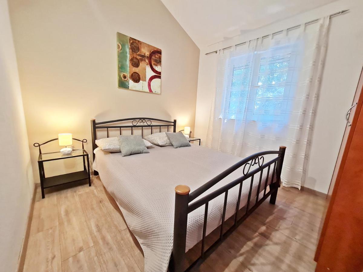 אומיס Apartment Ivana Borak מראה חיצוני תמונה