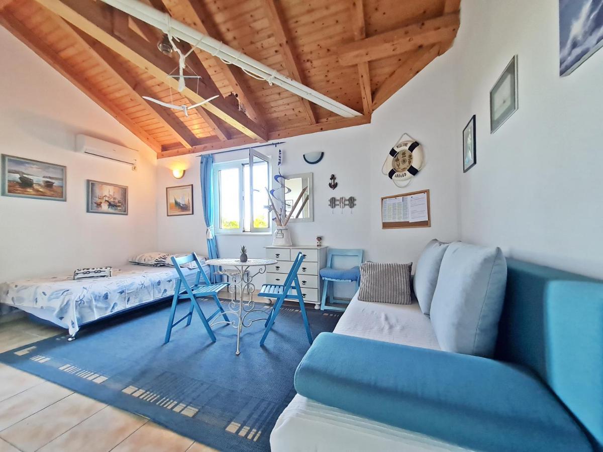 אומיס Apartment Ivana Borak מראה חיצוני תמונה