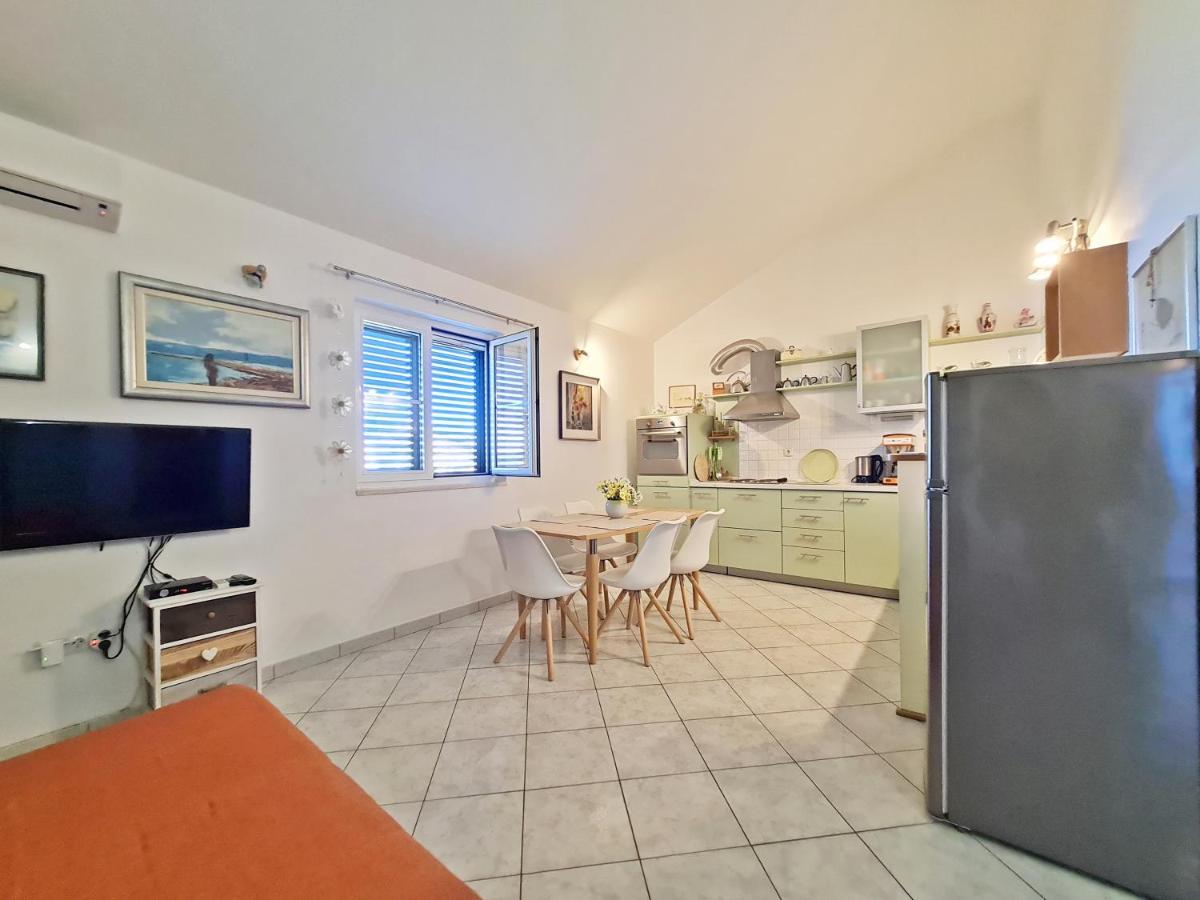 אומיס Apartment Ivana Borak מראה חיצוני תמונה