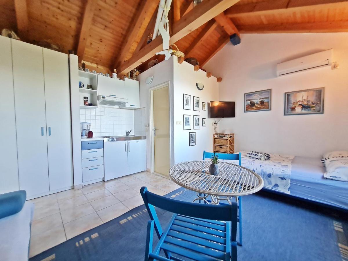 אומיס Apartment Ivana Borak מראה חיצוני תמונה